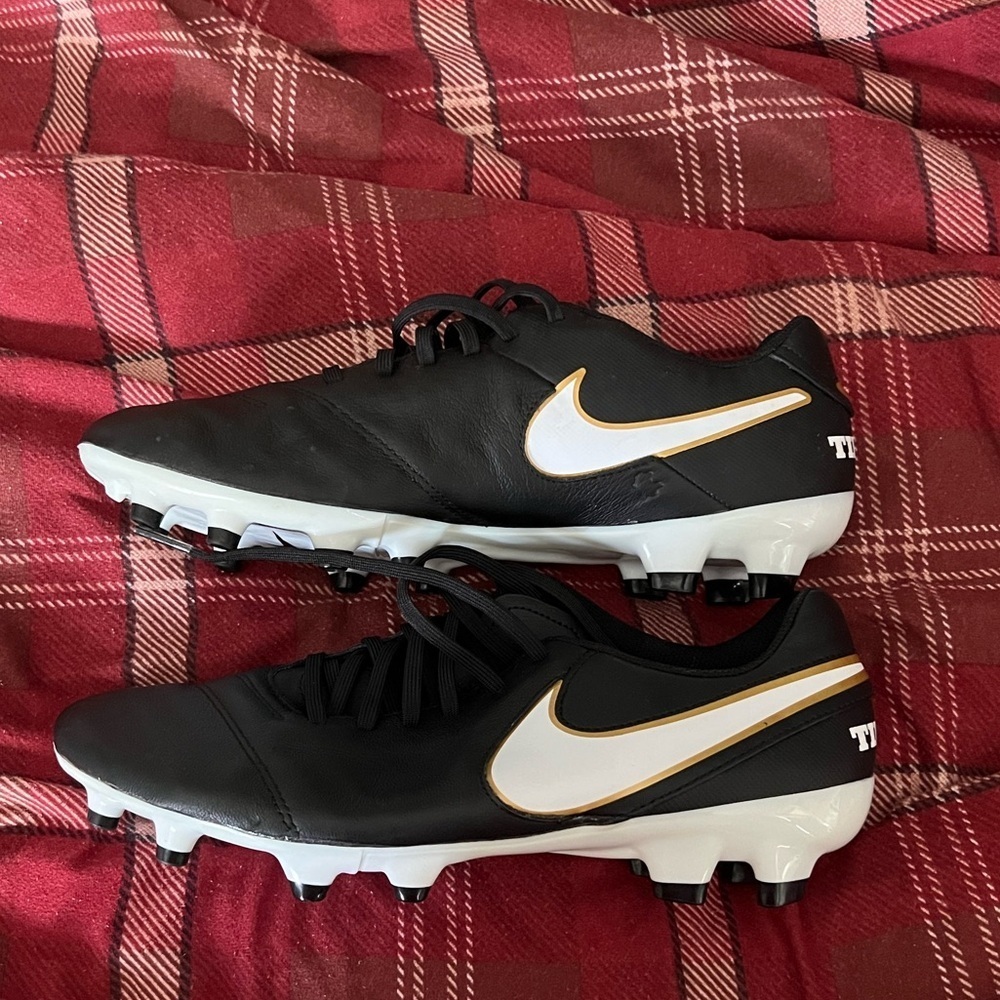 Nike Black White Gold Men's Athletic Cleats